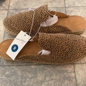 Woman’s universal thread espadrille